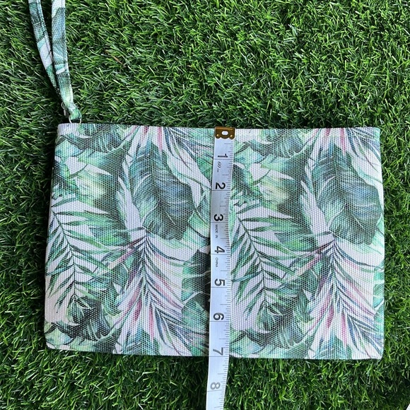 Large Tropical Palm Leaf Print Tote Beach Diaper Bag with Matching Wristlet - Picture 11 of 14